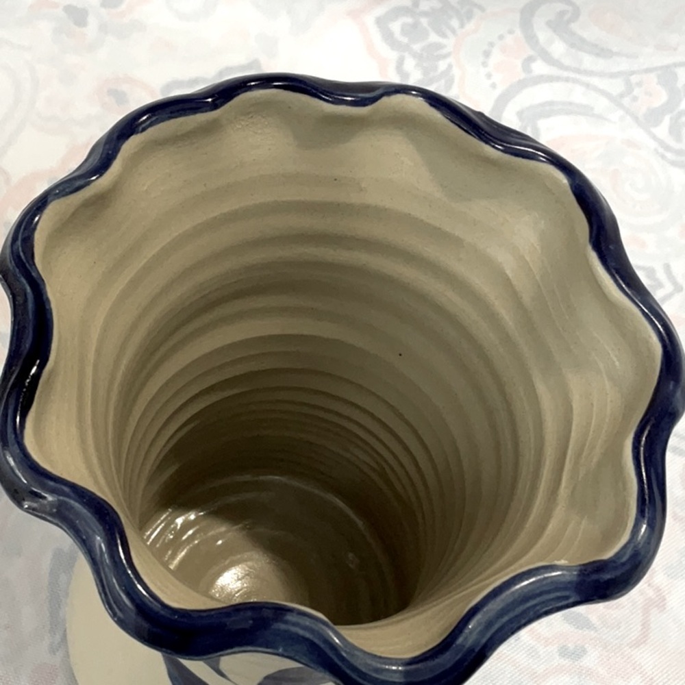 Williamsburg Pottery vase. 1994 Salt glaze. - Picture 2 of 7